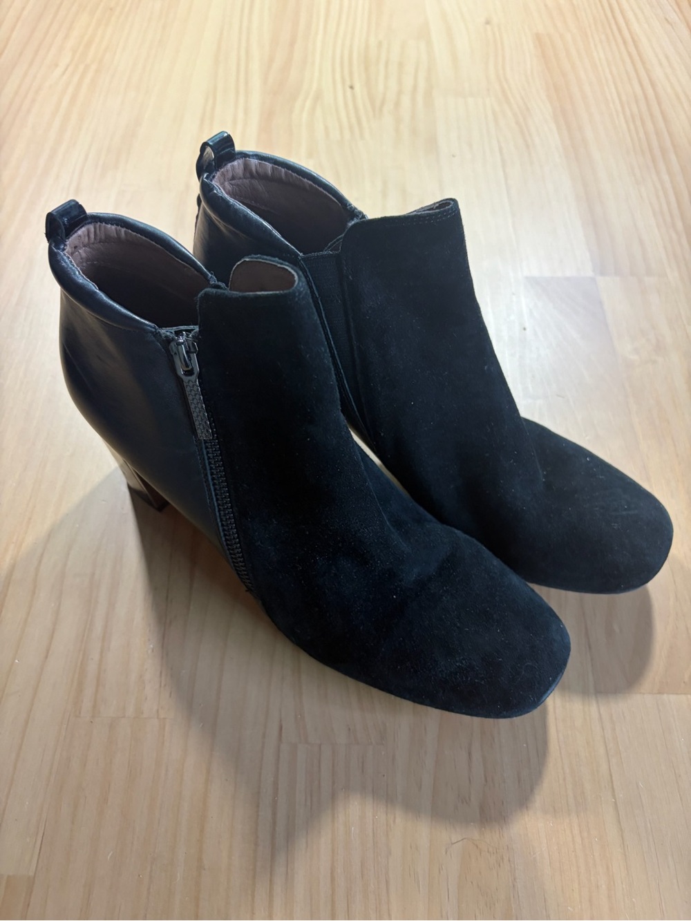 Donald J. Pliner Black Suede & Leather Ankle Booties A5